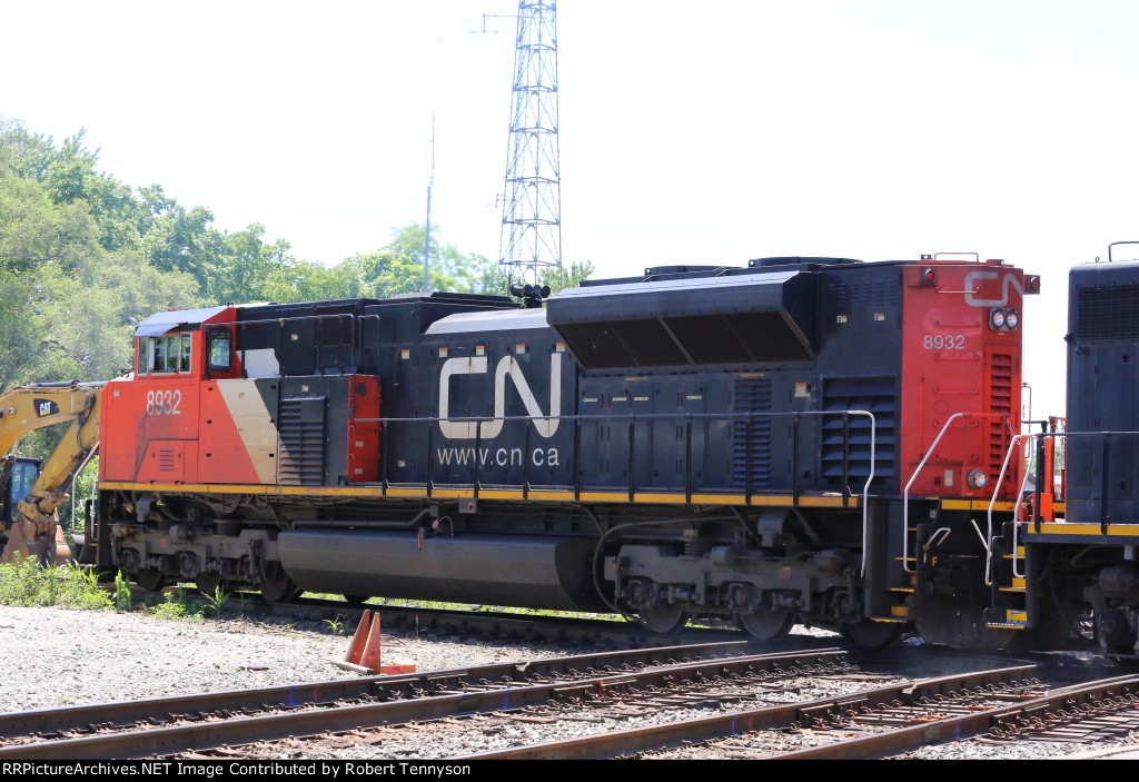 CN 8932